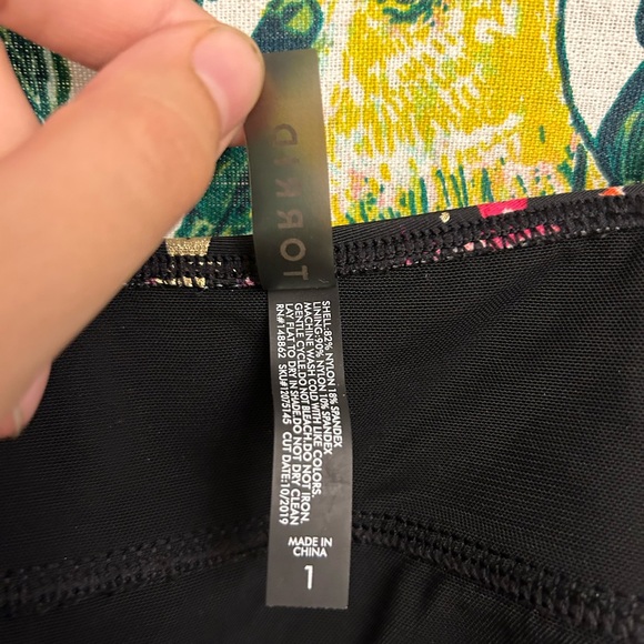 !NWT! Torrid v cut flounce bikini top women’s size 1X - Picture 13 of 13
